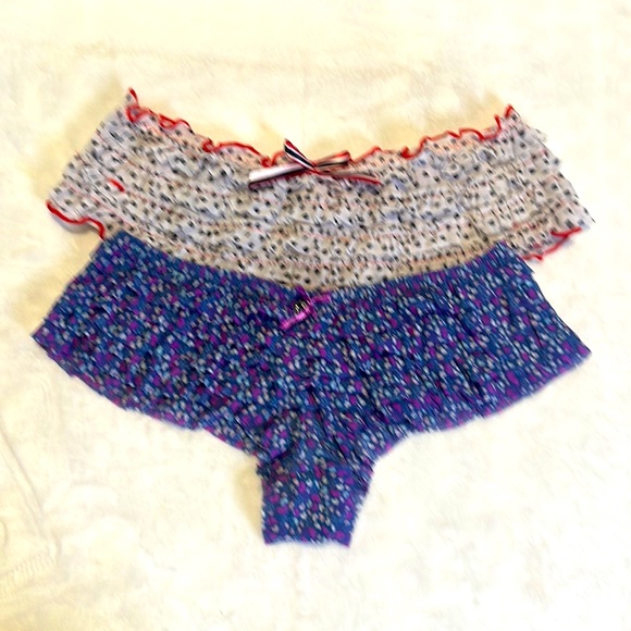 🔥5/$55 2pk 💕NWT SZ MEDIUM RUFFLE BOTTOM 💜 HEART ♥️ PATTERN - Picture 2 of 9